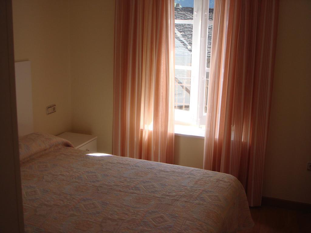 Apartamentos Valles Broto Cameră foto