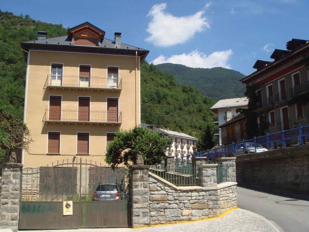 Apartamentos Valles Broto Cameră foto