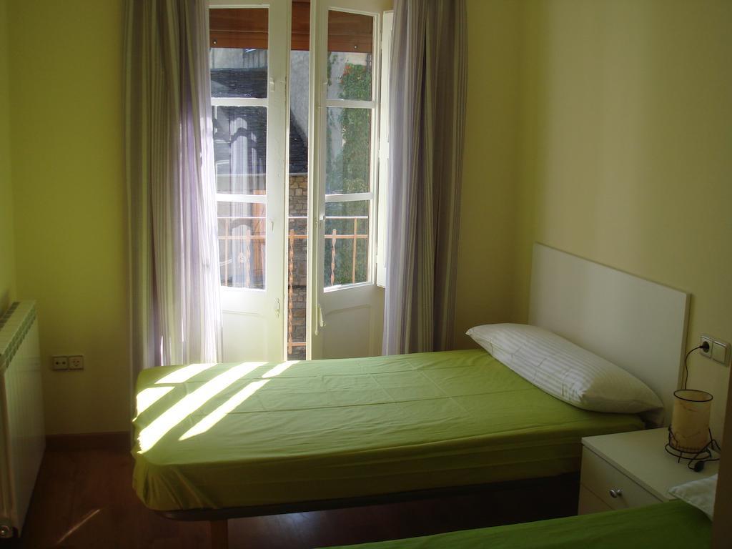 Apartamentos Valles Broto Cameră foto